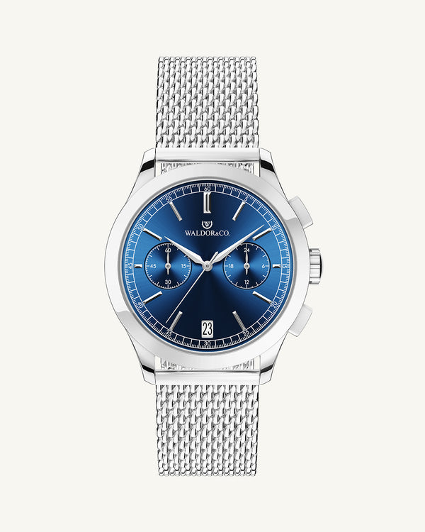 A round mens watch in rhodium-plated silver from Waldor & Co. with blue sunray dial and a second hand. Seiko movement. The model is Chrono 39 Sardinia 39mm.