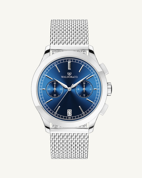 A round mens watch in rhodium-plated silver from Waldor & Co. with blue sunray dial and a second hand. Seiko movement. The model is Chrono 44 Sardinia 44mm.