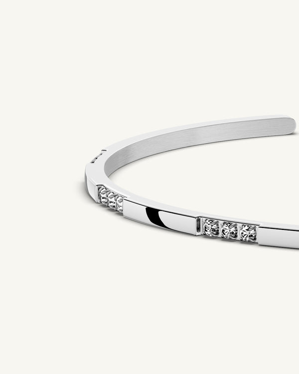 A Bangle in Rhodium-plated 316L stainless steel from Waldor & Co. One size. The model is Opulent Bangle Polished.