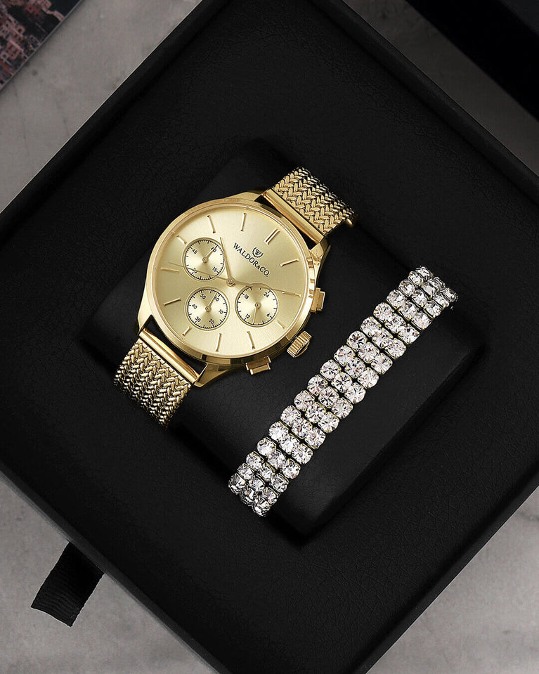 A round womens watch in 14k gold-plated 316L stainless steel from Waldor & Co. with gold dial and a second hand. Seiko movement. The model is Epoch 36 Formentera 36mm.