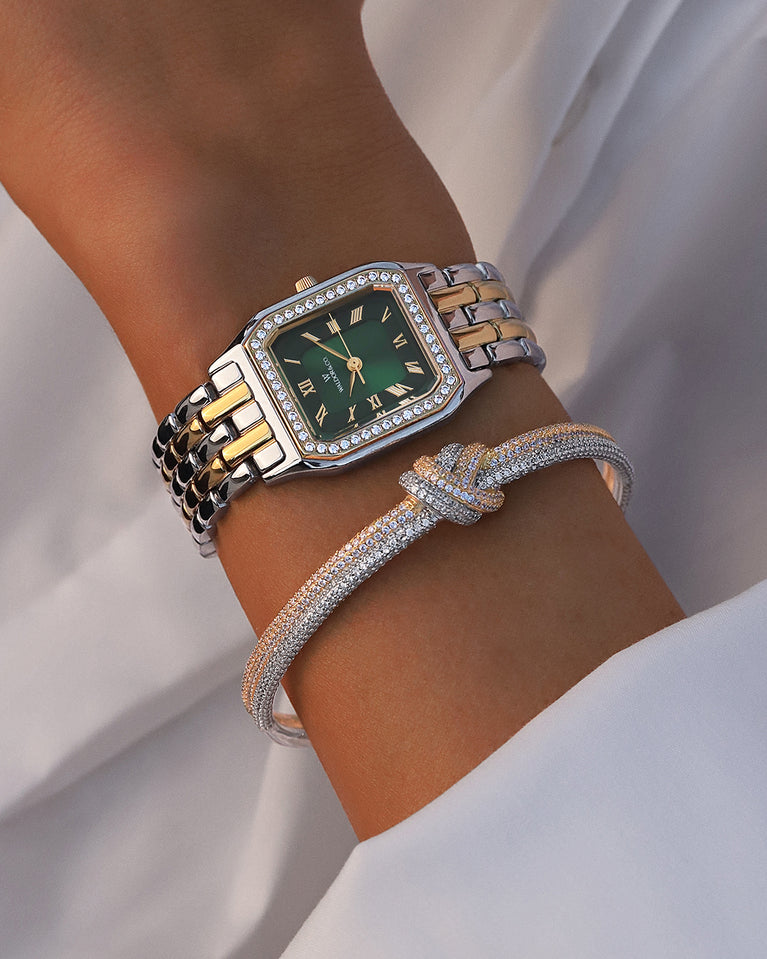  A square womens watch in Rhodium-plated 316L stainless steel from Waldor & Co. with emerald green dial. Bezel with premium crystals. Diamond Cut Sapphire Crystal glass dial. Seiko movement. The model is Eternal 22 Bellagio Pavè.