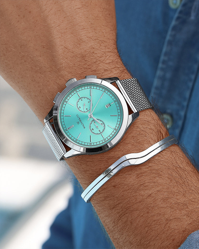  A round mens watch in rhodium-plated silver from Waldor & Co. with turquoise sunray dial and a second hand. Seiko movement. The model is Chrono 44 Sardinia 44mm.