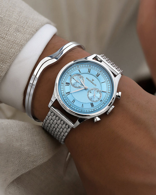  A round mens watch in rhodium-plated silver from Waldor & Co. with light blue sunray dial and a second hand. Seiko movement. The model is Avant 42 Cap Mala 42mm.