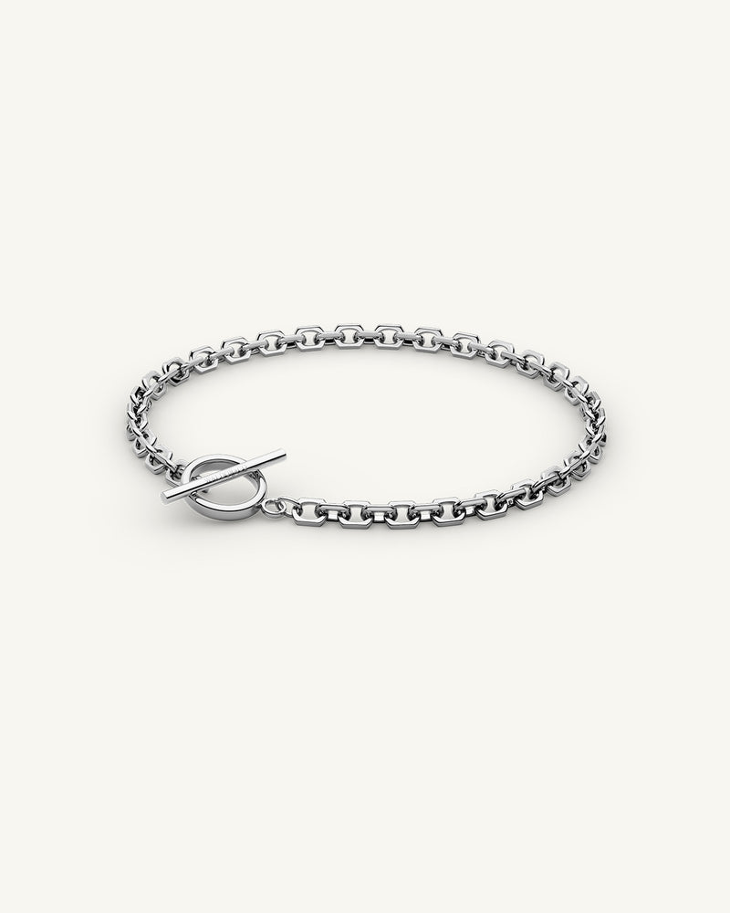T-bar Chain Bracelet in Sterling Silver from Waldor & Co. The model is Azur Chain Polished.
