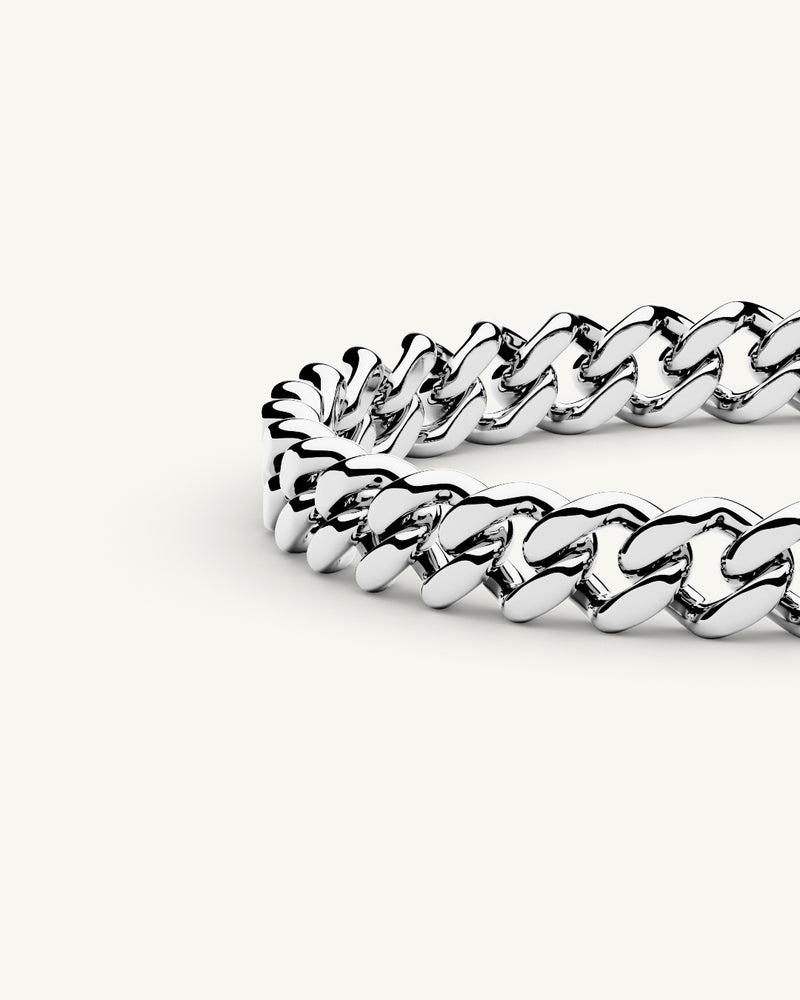 A silver polished stainless steel chain in silver from Waldor & Co. One size. The model is Chunky Chain Polished'