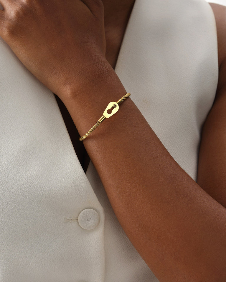 A Bangle in 14k gold 316L stainless steel from Waldor & Co. One size. The model is Como Cable Polished.