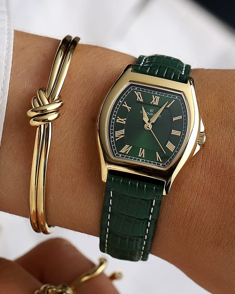  A square womens watch in 22k gold plated 316L stainless steel from Waldor & Co. with domed mineral glass dial. Seiko movement. The model is Constant 36 Laglio.