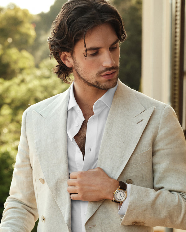  A round watch in gold from Waldor & Co. with white sunray patterned dial. Ronda movement. The model is Original 40 Côte d'Azur 40mm.