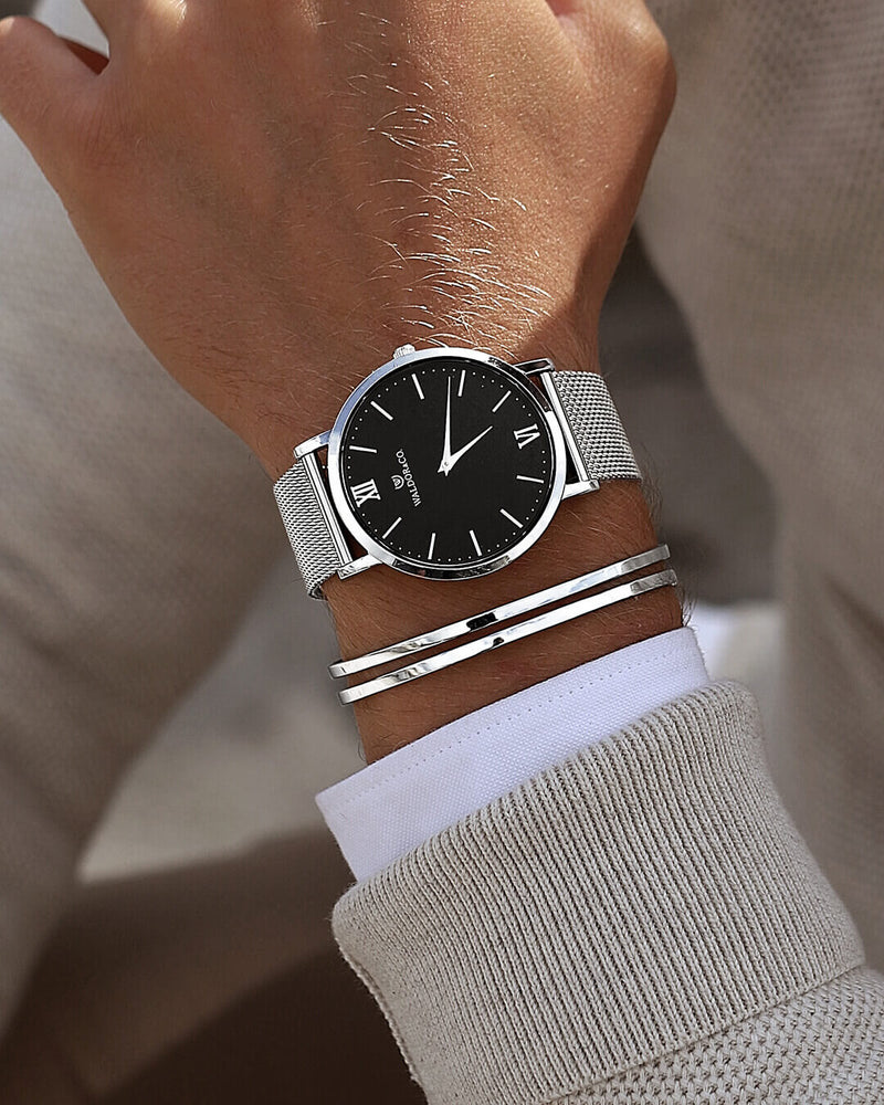 A round watch in silver from Waldor & Co. with black dial. Seiko movement. The model is Original 40 Côte d'Azur 40mm.
